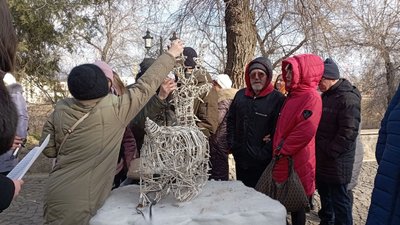 Доторкнулися до архітектури. В Одесі провели екскурсію для людей з вадами зору Доторкнулися до архітектури. В Одесі провели екскурсію для людей з вадами зору