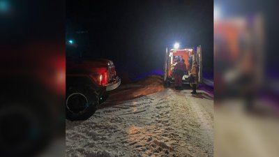 На Львівщині рятувальники допомогли "швидкій" дістатися до жінки з підозрою на інсульт