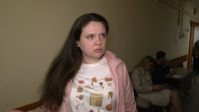 Викладачка музики обвинуваченої 21-річної дівчини, яку підозрюють у вбивстві батька, Світлана Безпала у суді у Чернігові розповідає про домашнє насильство, яке було у сім'ї Викладачка музики обвинуваченої 21-річної дівчини, яку підозрюють у вбивстві батька, Світлана Безпала у суді у Чернігові розповідає про домашнє насильство, яке було у сім'ї