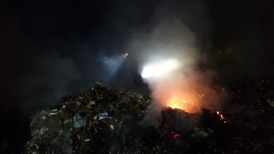 На Харківщині сім годин гасили сміттєвий полігон