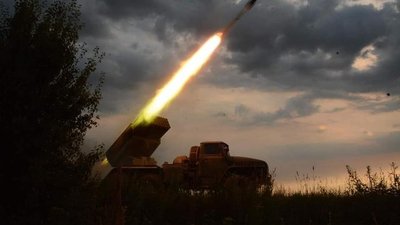 Війська у полі випускають ракету