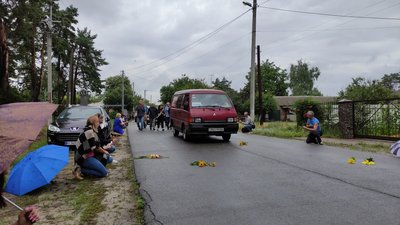 "Дитина досі не знає": на Полтавщині у Терешківській ТГ поховали бійця Дмитра Христиченка "Дитина досі не знає": на Полтавщині у Терешківській ТГ поховали бійця Дмитра Христиченка