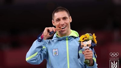 Львівський каратист Станіслав Горуна продає медаль Олімпійських Ігор для допомоги ЗСУ Львівський каратист Станіслав Горуна продає медаль Олімпійських Ігор для допомоги ЗСУ