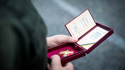 Нагородили тих, хто допомагає країні. У Дніпрі відзначили День Державності