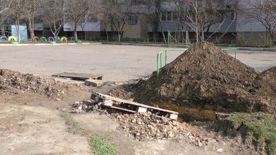Мешканці одного з будинків у Херсоні не згодні, щоб кафе приєдналось до їх каналізації: які причини Мешканці одного з будинків у Херсоні не згодні, щоб кафе приєдналось до їх каналізації: які причини