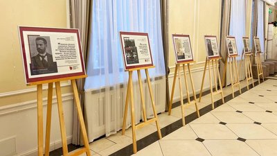 Виставку до Дня Соборності організували у Полтаві до 31 січня 2024-го Виставку до Дня Соборності організували у Полтаві до 31 січня 2024-го