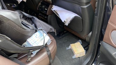 У центрі Харкова затримали чотирьох чоловіків: вимагали 700 тисяч доларів у підприємця У центрі Харкова затримали чотирьох чоловіків: вимагали 700 тисяч доларів у підприємця