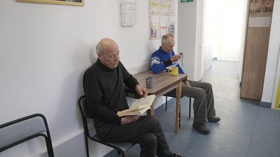 Чоловіки у нічному притулку для безхатьків "Безпечний простір" у Вінниці