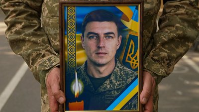 В Ужгороді попрощалися із полеглим захисником Артемом Талаєвим
