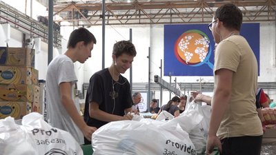 На Черкащині працює хаб, який забезпечує переселенців трьох областей продуктами