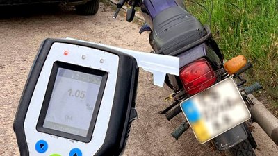 П'яні водії у Чернігові: поліція відсторонила від кермування 17-річного мотоцикліста