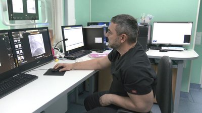 Черкаські хірурги розповіли, як робили операцію, коли область була знеструмлена Черкаські хірурги розповіли, як робили операцію, коли область була знеструмлена
