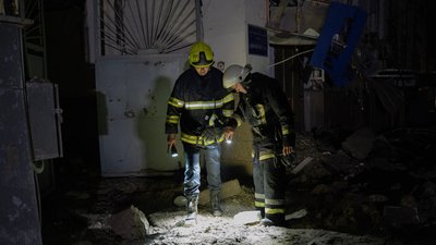 Наслідки удару РФ по Шевченківському району Харкова. 6 червня 2023 року. Фото: В'ячеслав Мавричев/Суспільне Харків 2 Наслідки удару РФ по Шевченківському району Харкова. 6 червня 2023 року. Фото: В'ячеслав Мавричев/Суспільне Харків 2