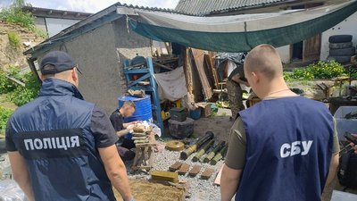 зброя, підозра