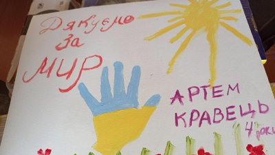 На Кіровоградщині зібрали понад тонну продуктів і теплих речей для добровольців на схід України На Кіровоградщині зібрали понад тонну продуктів і теплих речей для добровольців на схід України