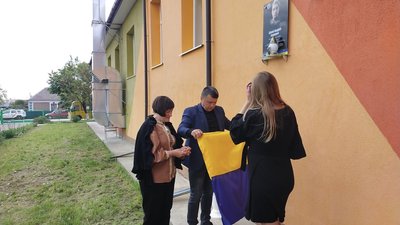 Відкрили меморіальну дошку Андрію Білому з Хмельниччини його батьки й дружина Відкрили меморіальну дошку Андрію Білому з Хмельниччини його батьки й дружина