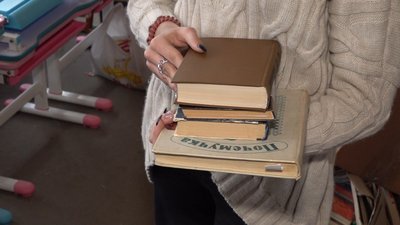 Книги російських авторів та російською мовою: в черкаській гімназії збирають макулатуру