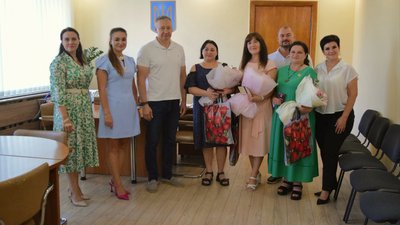 Мати-героїня, нагрудний знак, багатодітна родина