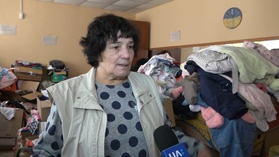 У Житомирі кілька тисяч людей отримали допомогу у гуманітарному штабі при міському палаці культури У Житомирі кілька тисяч людей отримали допомогу у гуманітарному штабі при міському палаці культури