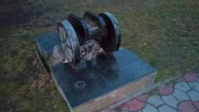 Пошкодив пам'ятник петардою: на Херсонщині поліція знайшла зловмисника через інформацію в інтернеті