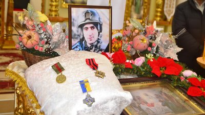 Портрет і нагороди бійця Портрет і нагороди бійця
