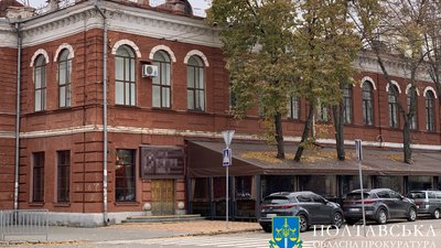 Рішення про розміщення тимчасової споруди біля пам’ятки архітектури у Полтаві скасував суд