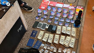 Продавали через інтернет. На Прикарпатті затримали двох наркоторговців Продавали через інтернет. На Прикарпатті затримали двох наркоторговців