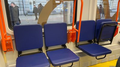 У Дніпрі представили оновлений електропоїзд Dnipro City Express, що курсуватиме до Кам'янського У Дніпрі представили оновлений електропоїзд Dnipro City Express, що курсуватиме до Кам'янського