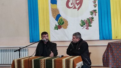 У громаді на Тернопільщині зустрілися із захисником "Азовсталі" Михайлом Діановим У громаді на Тернопільщині зустрілися із захисником "Азовсталі" Михайлом Діановим