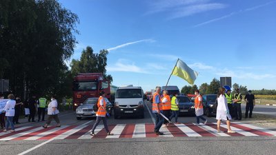 На Львівщині працівники психіатричної лікарні перекривають дорогу: вимагають виплату зарплати На Львівщині працівники психіатричної лікарні перекривають дорогу: вимагають виплату зарплати