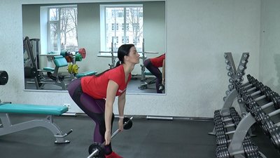 Марина Полапа працює над м'язами стегон Марина Полапа працює над м'язами стегон