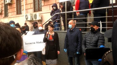 Суд обрав запобіжний захід Чорновол. Вона показала текст підозри