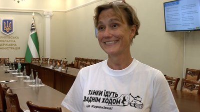 "Танки їдуть заднім ходом": як у Корюківці, що на Чернігівщині, люди голіруч зупиняли російську техніку "Танки їдуть заднім ходом": як у Корюківці, що на Чернігівщині, люди голіруч зупиняли російську техніку