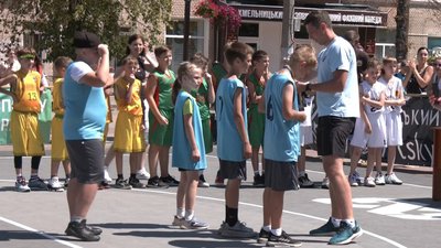 У Хмельницькому відбувся чемпіонат міста з баскетболу серед юніорів У Хмельницькому відбувся чемпіонат міста з баскетболу серед юніорів