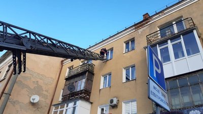 За замкнутими дверима. Франківські надзвичайники врятували бабусю