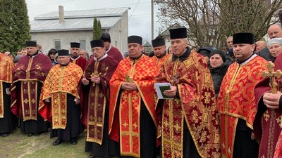 На Тернопільщині прощаються із бійцем Олександром Михайловським На Тернопільщині прощаються із бійцем Олександром Михайловським