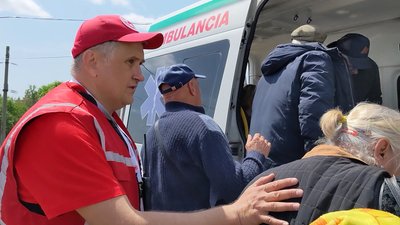Дорога життя: спогади волонтерки, яка допомагала евакуюватися жителям Харківщини через дамбу Дорога життя: спогади волонтерки, яка допомагала евакуюватися жителям Харківщини через дамбу