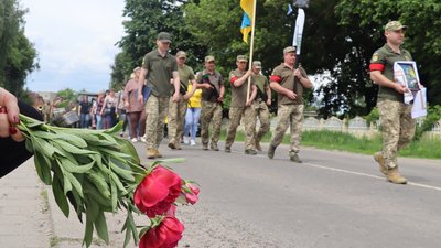 У Тростянці на Сумщині провели в останню путь Олександра Рибальченка "Тигра"