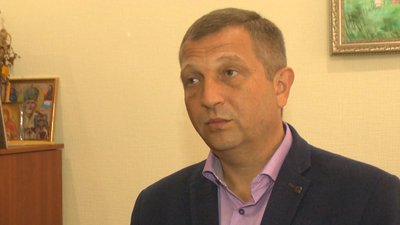 Директор Хмельницької обласної стоматологічної поліклініки Олександр Костюк каже, що безкоштовні послуги з лікування та протезування зубів для пільговиків поліклініка надаватиме до закінчення виділених облрадою коштів. Директор Хмельницької обласної стоматологічної поліклініки Олександр Костюк каже, що безкоштовні послуги з лікування та протезування зубів для пільговиків поліклініка надаватиме до закінчення виділених облрадою коштів.