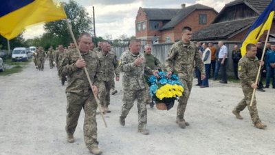 У громадах на Тернопільщині попрощалися з чотирма бійцями У громадах на Тернопільщині попрощалися з чотирма бійцями