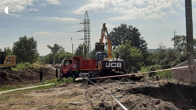 У Харкові противники будівництва дороги через "Барабашово" стали на заваді техніки У Харкові противники будівництва дороги через "Барабашово" стали на заваді техніки