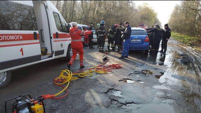 Внаслідок ДТП на Дніпропетровщині одна людина загинула, двоє травмувалися