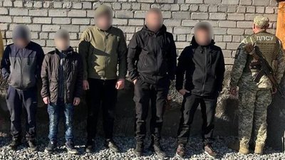 7 тисяч доларів з людини:затримали підозрюваного у переправленні чоловіків за кордон