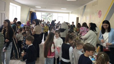 Тернопільські школярі зібрали майже 180 тисяч гривень на допомогу військовим Тернопільські школярі зібрали майже 180 тисяч гривень на допомогу військовим