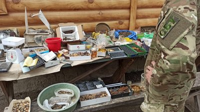 На Рівненщині викрили підпільний цех з обробки бурштину