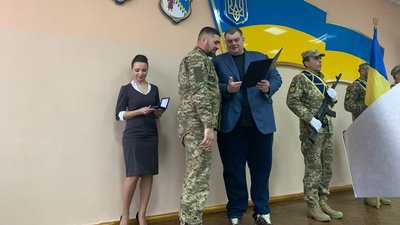 Грамоти та почесні відзнаки. У Кривому Розі нагородили тих, хто наближає перемогу
