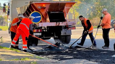У Миколаєві триває ремонт міських доріг: де працюють комунальники У Миколаєві триває ремонт міських доріг: де працюють комунальники