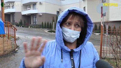 25 пасажирів туристичного автобуса відпустили з Закарпатської обласної інфекційної лікарні