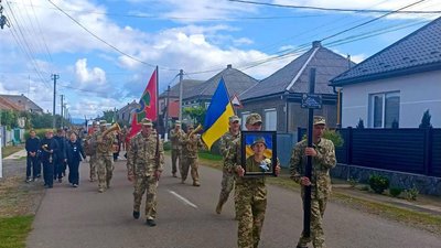 На Закарпатті попрощалися із військовослужбовцем Василем Голодом