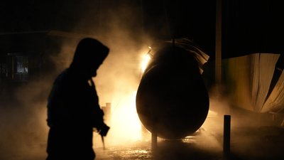 У Харкові сталася пожежа на АЗС, коли РФ вдарила по місту У Харкові сталася пожежа на АЗС, коли РФ вдарила по місту